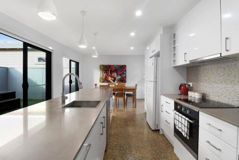 Raven West House I Corporate Or Holiday - Kingaroy Accommodation 3