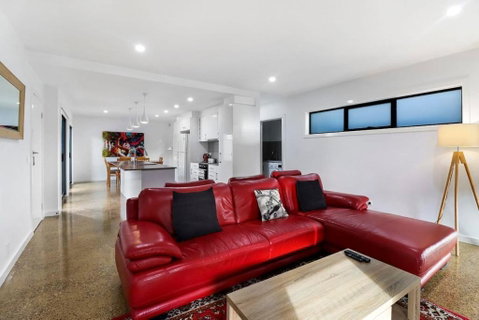 Raven West House I Corporate Or Holiday - Kingaroy Accommodation 2