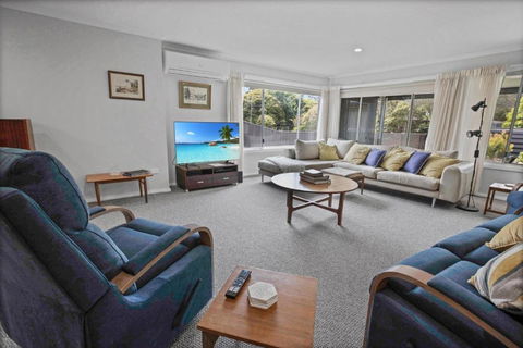 Raymond Island Retreat - Kingaroy Accommodation 0