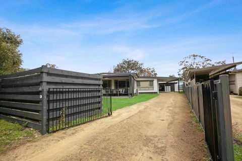 Raymond Island Retreat - Kingaroy Accommodation 2