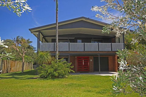 Red Door Beach House - Kingaroy Accommodation 0