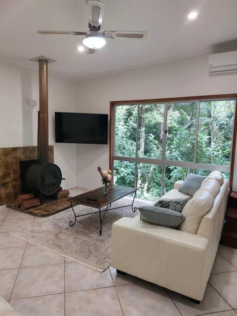Rainforest Retreat-Fireplace-BBQ-3 Acres- - Kingaroy Accommodation 1
