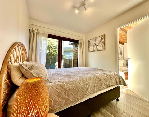 Private Access Retreat 1 Queen Bedroom W Stunning Pool And Ocean Views - Kingaroy Accommodation 2