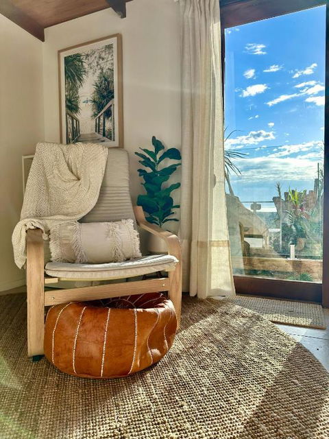 Private Access Retreat 1 Queen Bedroom W Stunning Pool And Ocean Views - Kingaroy Accommodation 3