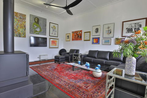 Aston On Church - Luxury Accommodation - Kingaroy Accommodation 1