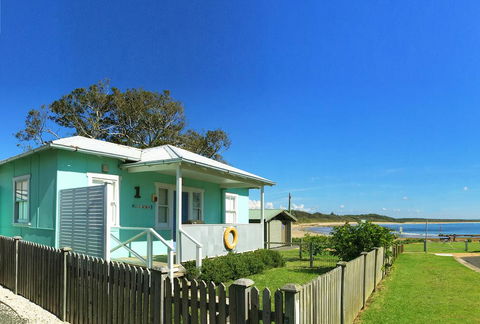 Aurora Beachfront Cottage - Kingaroy Accommodation 0