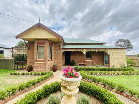 Avoca House - Circa 1900 Gorgeous Federation Home - Kingaroy Accommodation 0