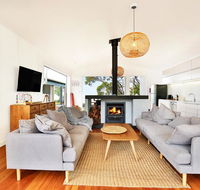 Ayana Beach House - Pet Friendly - Opposite Beach - Kingaroy Accommodation