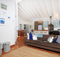 Balena  Culburra - Pet Friendly - 1 Min Walk to Beach - Kingaroy Accommodation