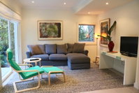 Balmoral Retreat a Garden Haven 2 Min to Beach
