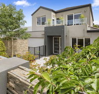 BANGALOW - MORNINGTON - Kingaroy Accommodation