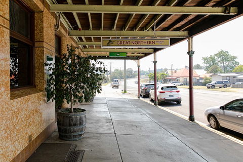 Bank Hotel Dungog - Kingaroy Accommodation 1