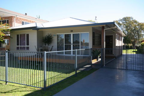 BANYANDAH 557 Ocean Drive NH - Kingaroy Accommodation 0