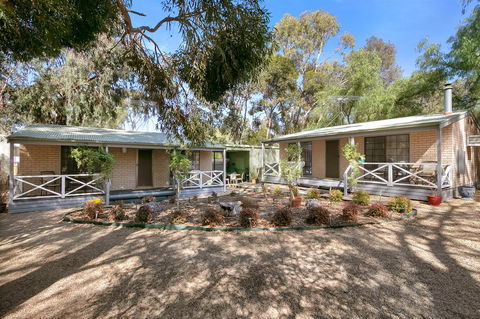 Barossa Country Cottages - Kingaroy Accommodation 1