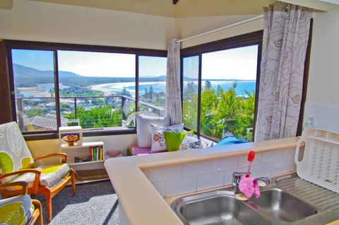 Barrels Beach House, 28 Dulconghi Street - Kingaroy Accommodation 3