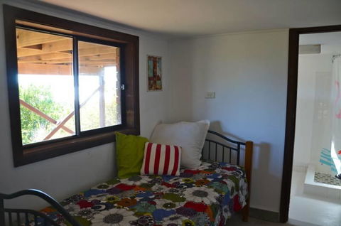 Barrels Beach House, 28 Dulconghi Street - Kingaroy Accommodation 1