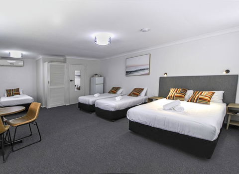 Batemans Bay Hotel - Kingaroy Accommodation 2