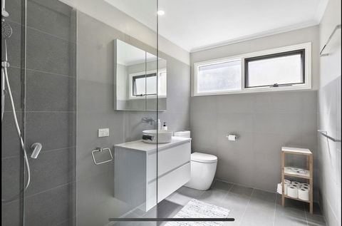 Bay Views Lorne - Kingaroy Accommodation 3