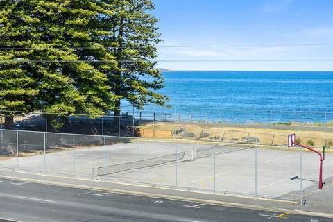 Bayline Beachfront Apartment No 4 - Kingaroy Accommodation 2