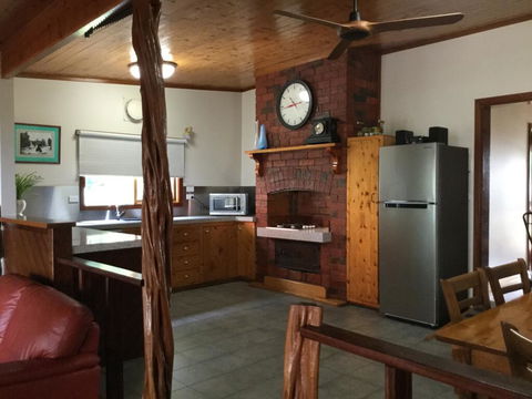Bayview Boathouse - Kingaroy Accommodation 2
