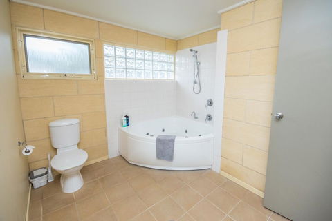 Bayview No 1 - Next To The Beach! - Kingaroy Accommodation 2