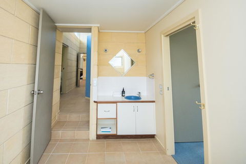 Bayview No 1 - Next To The Beach! - Kingaroy Accommodation 3