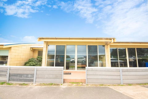 Bayview No 2 - Next To The Beach - Kingaroy Accommodation 0