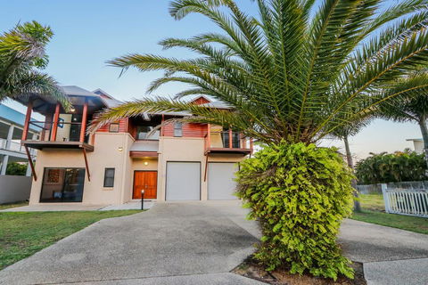 Beach Fansea - Kingaroy Accommodation 1