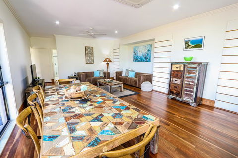 Beach Fansea - Kingaroy Accommodation 3