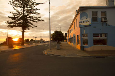 Beach Hotel - Kingaroy Accommodation 0