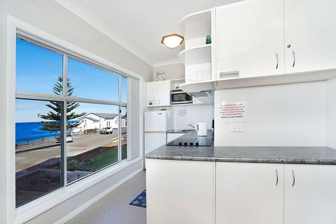 Beachcomer, Unit 1 - The Entrance, NSW - Kingaroy Accommodation 2