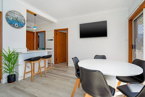 Beachcomer, Unit 2 - The Entrance, NSW - Kingaroy Accommodation 2