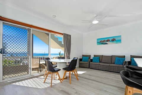 Beachcomer, Unit 2 - The Entrance, NSW - Kingaroy Accommodation 3