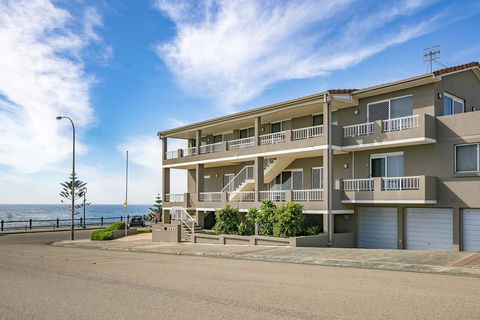 Beachcomer, Unit 2 - The Entrance, NSW - Kingaroy Accommodation 0