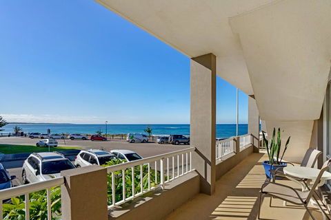 Beachcomer, Unit 2 - The Entrance, NSW - Kingaroy Accommodation 1
