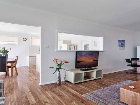 Beached Inn' 93 Foreshore Drive - Spacious Beach Front House - Kingaroy Accommodation 3