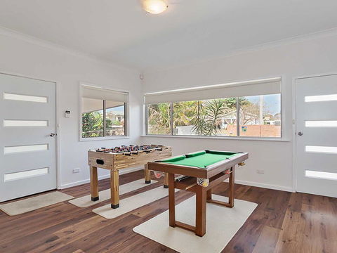 Beached Inn' 93 Foreshore Drive - Spacious Beach Front House - Kingaroy Accommodation 1