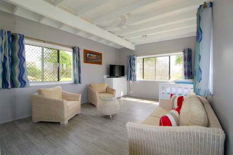 Beachfront 6, 25 Willow Street - Kingaroy Accommodation 0