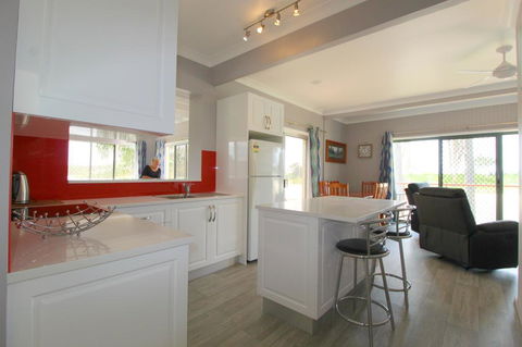 Beachfront 6, 25 Willow Street - Kingaroy Accommodation 3