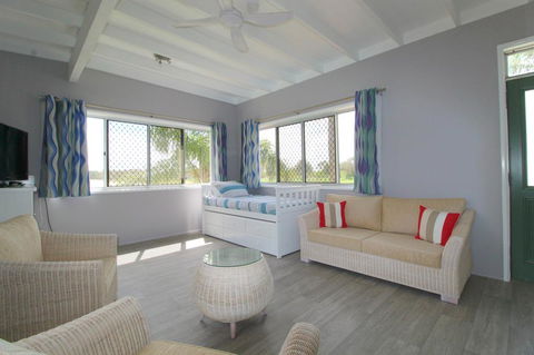 Beachfront 6, 25 Willow Street - Kingaroy Accommodation 1