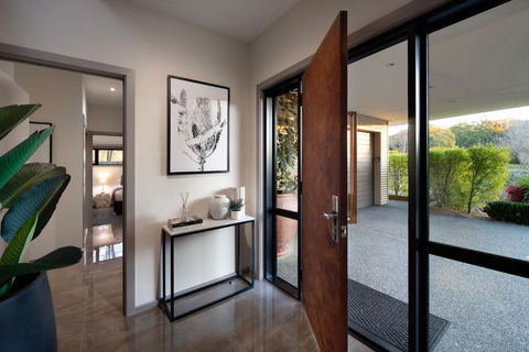 Retreat Lake Daylesford - Free Wifi - Kingaroy Accommodation 1