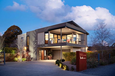 Retreat Lake Daylesford - Free Wifi - Kingaroy Accommodation 0