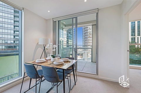 REST COLLECTION Apartments On Collins Docklands - Kingaroy Accommodation 3