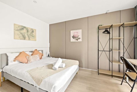 Relaxed Queen Room - Serene Spot At Pymble - Shared Bathroom - Kingaroy Accommodation 1