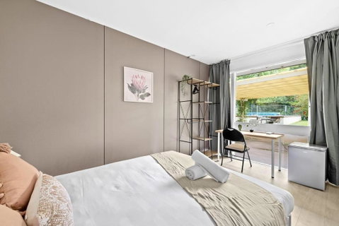 Relaxed Queen Room - Serene Spot At Pymble - Shared Bathroom - Kingaroy Accommodation 2