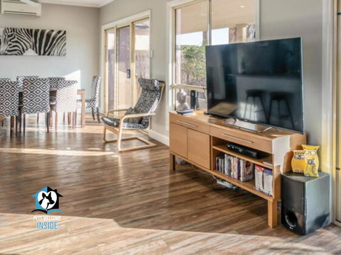 Renovated Beautiful Holiday Home With A Private Beach & Stunning Views! - Kingaroy Accommodation 2
