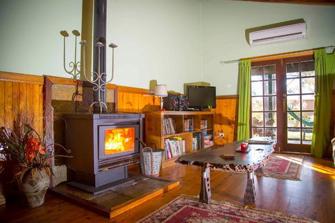 Red Tractor Retreat - Kingaroy Accommodation 3