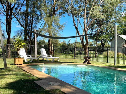 Red Tractor Retreat - Kingaroy Accommodation 2