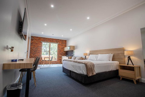 Red Waratah Accommodation - Kingaroy Accommodation 2