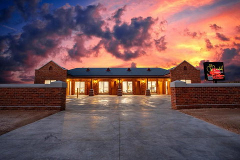 Red Waratah Accommodation - Kingaroy Accommodation 1